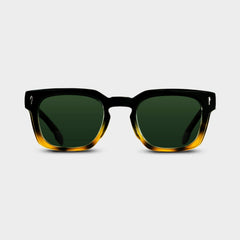 Carl Turtle solbriller i sort og gul tortoise med grønne glas set forfra