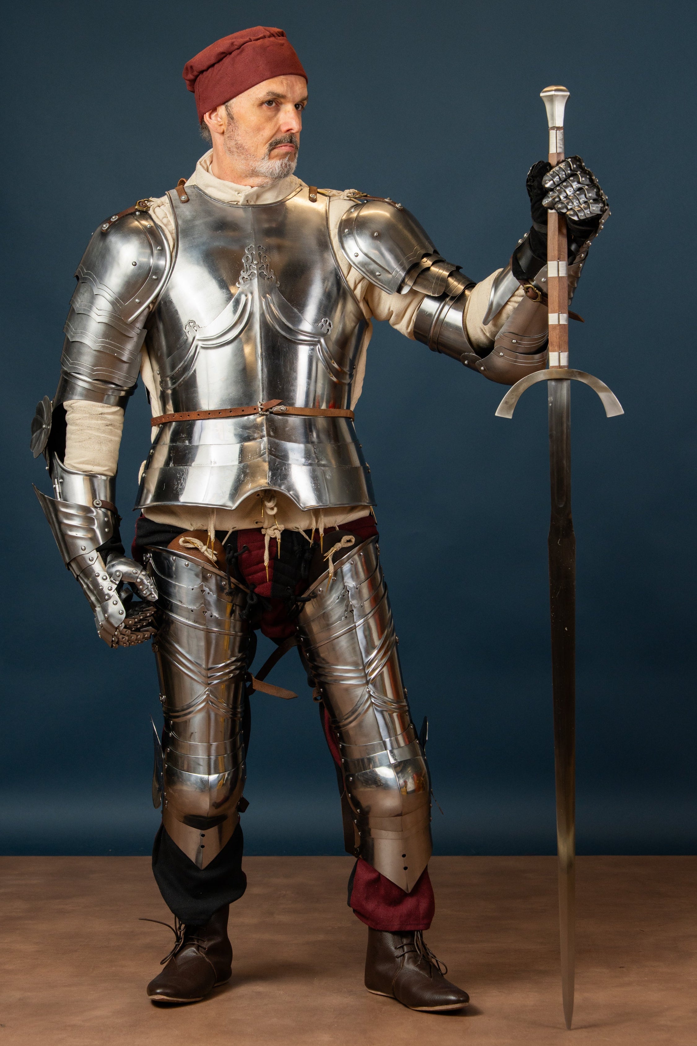 Two-handed sword Oakeshott type XVIIIe, semi-sharp