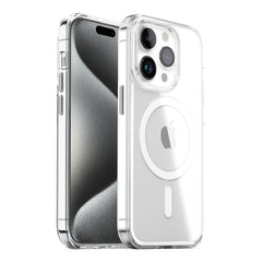 Das MR PROTECT iPhone 15 Pro Max CLEAR Case mit MagSafe von MR PROTECT zeigt das Apple-Logo und den MagSafe-Ring durch seine transparente Rückseite und hebt drei Rückkameras sowie zwei Aussparungen auf der Vorderseite hervor.