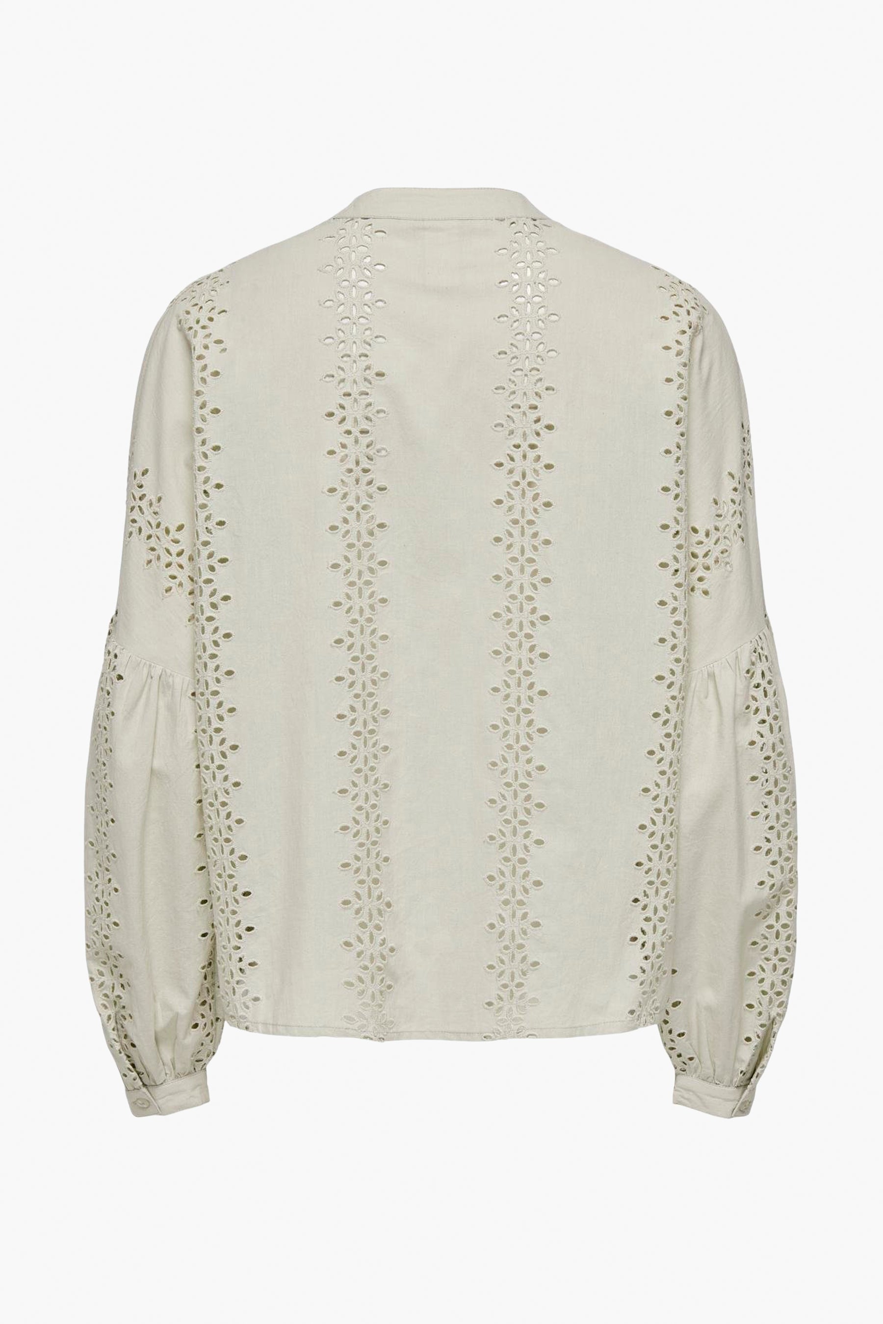 Ecru blouse met lange mouwen van ONLY, met ajourdetails.