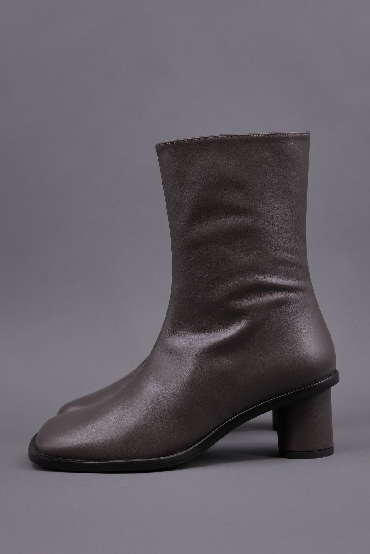 Grada ankle boot in nappa charcoal