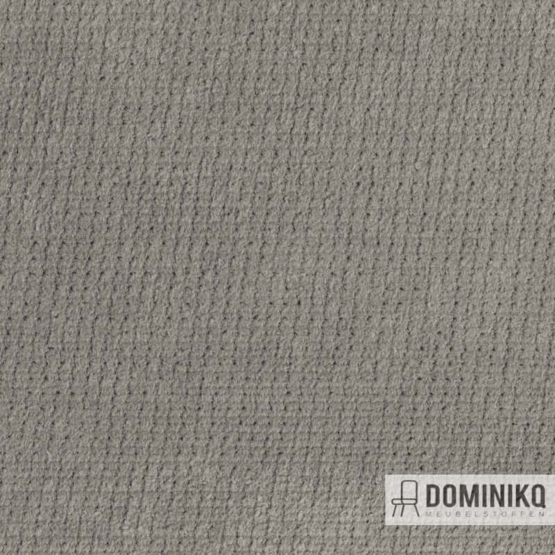 Stofmonster van Fabraa's Regain 168 in grijs met chenille textuur, gemaakt van gerecycled RPET voor duurzame meubeltoepassingen.