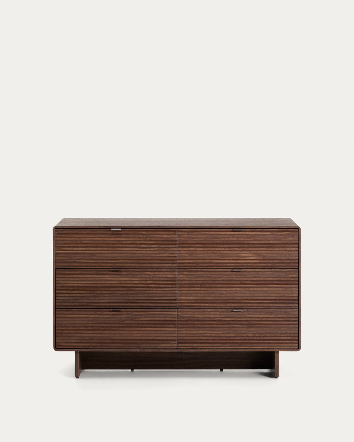 Kommode Norlen in Nussbaumfurnier mit 6 Schubladen, FSC Mix Credit, 112 x 73 cm in Dunkelbraun präsentiert im Onlineshop von KAQTU Design AG. Kommode ist von Kave Home