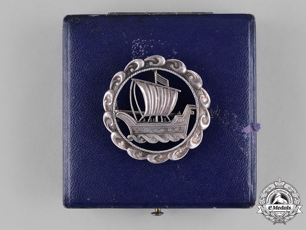 germany,_ss._a_ss-_issued_patriotic_badge_by_otto_gahr,_with_case_c18-036224