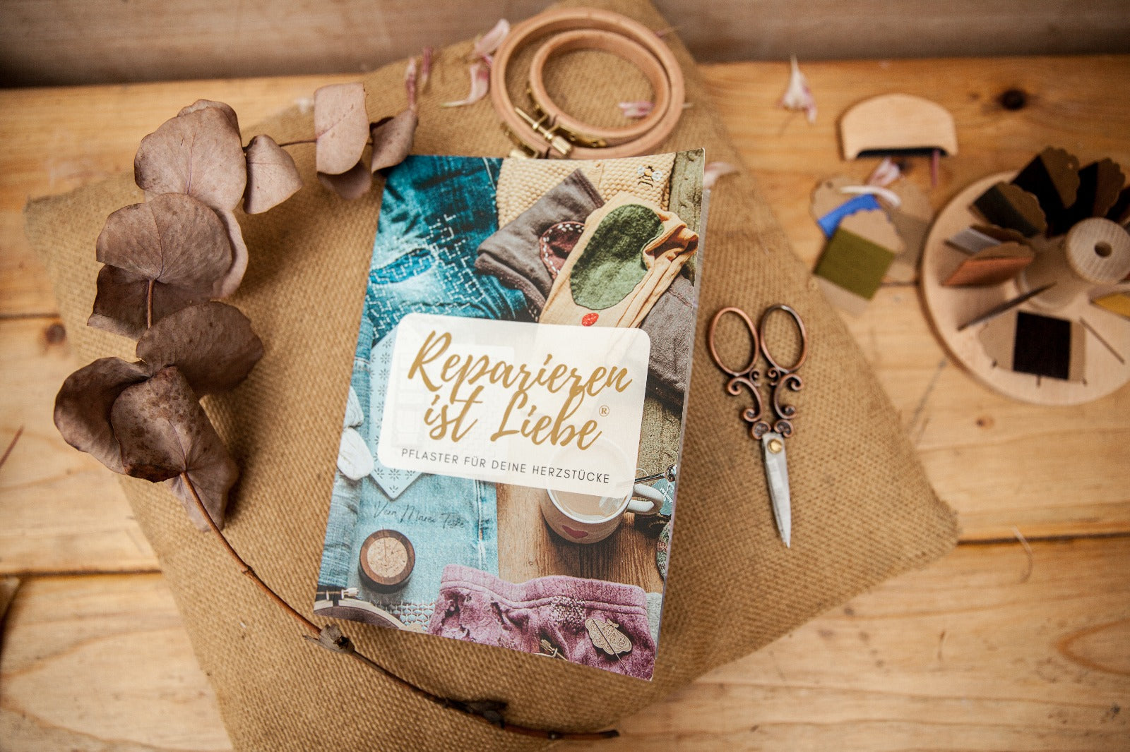 Reparieren ist Liebe - Grundlagen und Techniken des Kunststopfens. Softcover Buch